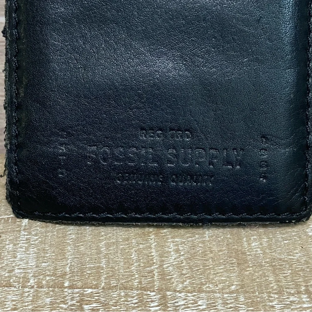 Fossil Men's Black Leather Bifold Wallet with Embossed Logo
